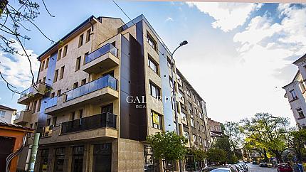 Sunny, four-bedroom apartment near Borisov Garden