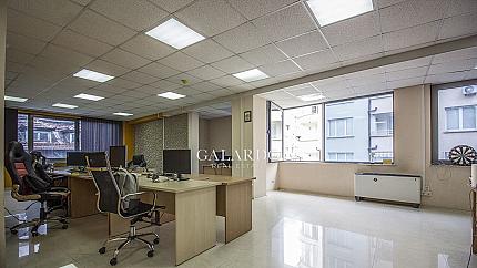 Open space office space for rent in class A building near the National Palace of Culture