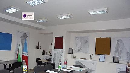 Ground floor office in the Center