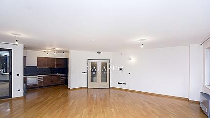 Three-bedroom apartment near The Doctor's Monument