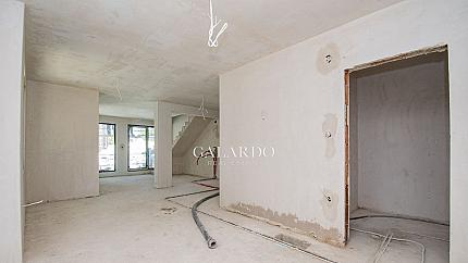 Large southern apartment with private garden, Krastova Vada district