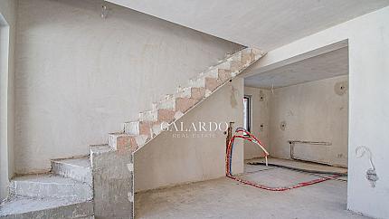 Large southern apartment with private garden, Krastova Vada district
