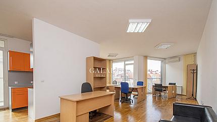Office, fully furnished in Michel building