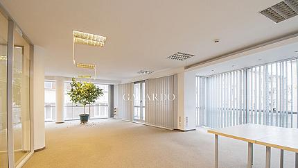 Office in the ideal center