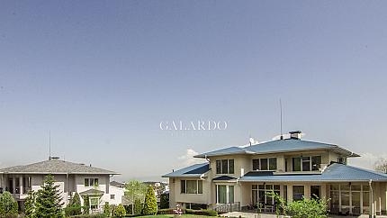 Луксозна къща с басейн в подножието на Витоша