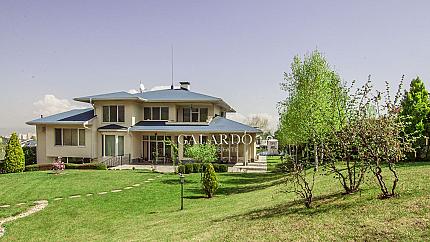 Luxury house with swimming pool at the foot of Vitosha Mountain