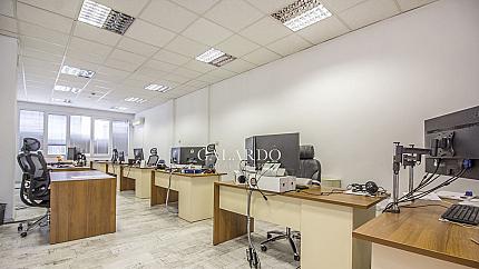 Office space in a building with excellent location
