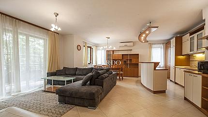 Четиристаен апартамент под наем в комплекс Макси