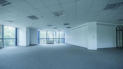 Spacious office in a luxury business building