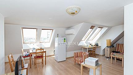 Тристаен апартамент в Центъра, до бул. Дондуков