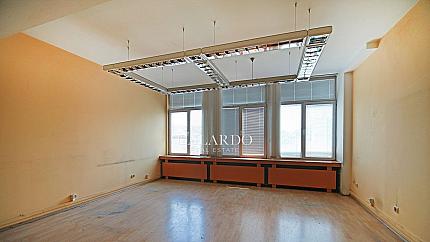 Independent floor in an office building in the Administrative Center