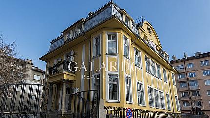 Unique house at the ideal center - a monument of culture