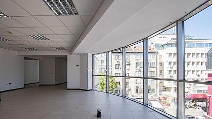 Представителен офис в бизнес сграда с топ локация в Центъра