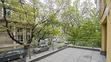 Office with terrace next to James Boucher Metro Station