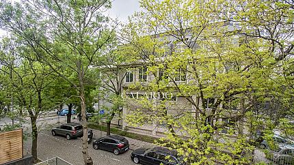 Office with terrace next to James Boucher Metro Station