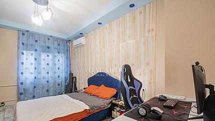 Three-room apartment on "Neofit Rilski" street
