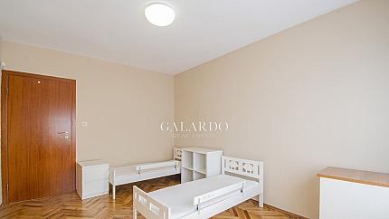 Spacious, cozy apartment next to Zaimov Park