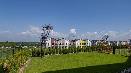 Four-bedroom townhouse with a nice view in Residential park Lozen