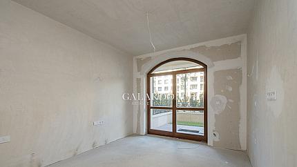 Apartment with two landscaped courtyards - top-class amenities and environment