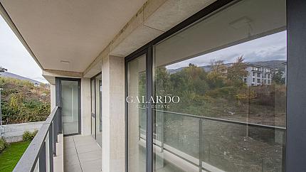 Панорамен и слънчев четиристаен  апартамент в Симеоново Резиденс