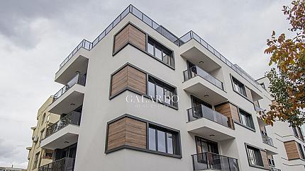 Panoramic apartment with terraces in a new building