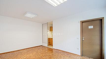 Property suitable for office near European Union Metro Station