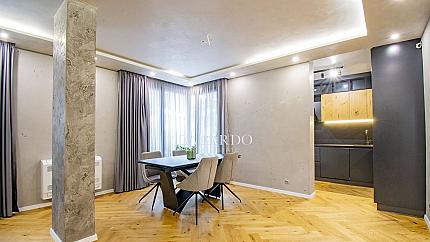 Модерно oбзаведен 3-стаен апартамент в Бояна