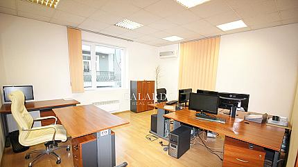 Самостоятелна офис сграда до Метростанция Сердика