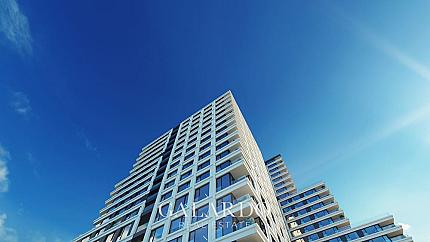Просторен тристаен апартамент с невероятни гледки в петзвездния комплекс Smart Tower
