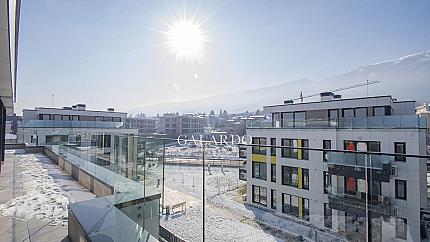 Слънчев панорамен апартамент с четири спални в малък комплекс, кв.Драгалевци