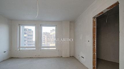 Three-room apartment in a building with deed 16 next to Bulgaria Blvd.