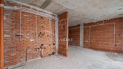 Spacious multi-room apartment in a building in front of Act 15 in Krastova Vada quarter