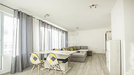 Слънчев просторен двустаен апартамент в комплекс Green Residence
