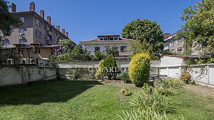 Two-bedroom apartment next to "Doctor's Garden"