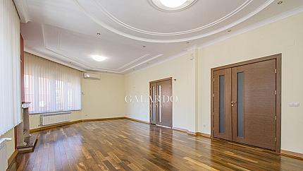 Luxuriously finished building on a quiet and pleasant street in the Yavorov district