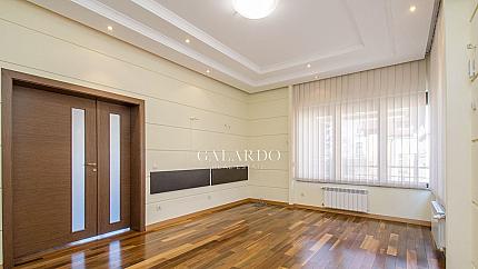 Luxuriously finished building on a quiet and pleasant street in the Yavorov district
