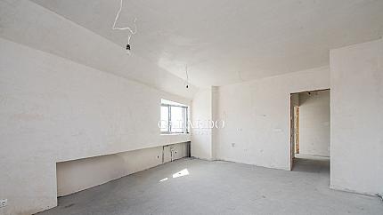 Spacious three-room apartment in a brick residential building in Ovcha Kupel quarter