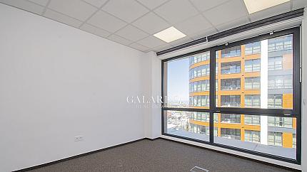 Просторен офис с панорамна гледка в бизнес сграда на бул. "Симеоновско шосе"