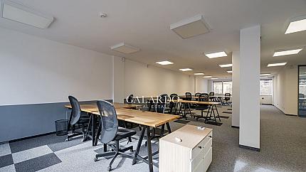 Spacious, bright office in a business building