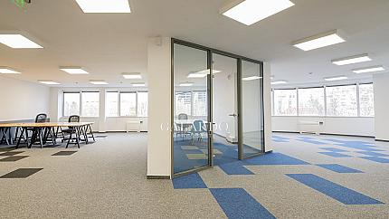 Spacious, bright office in a business building