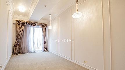 Elegant apartment in a luxury building next to the Seminary