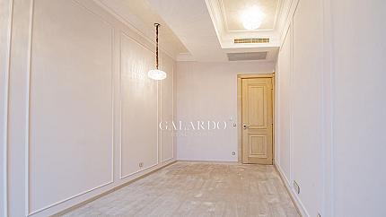 Elegant apartment in a luxury building next to the Seminary