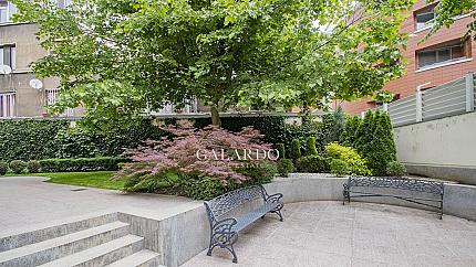 Representative office next to Doctor's monument