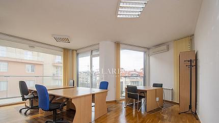 Office, fully furnished in Michel building