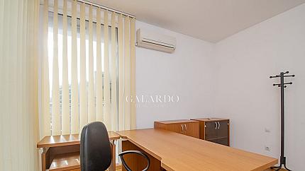 Office, fully furnished in Michel building