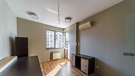 Three-bedroom apartment in a business building with security on Simeonovsko Shosse