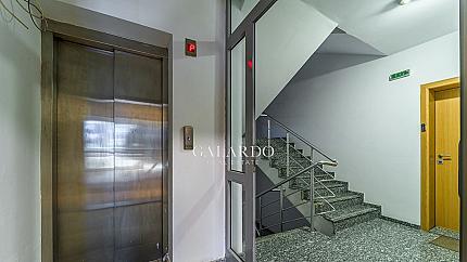 Three-bedroom apartment in a business building with security on Simeonovsko Shosse