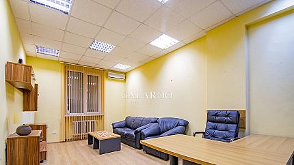 Apartment suitable for an office next to the National Theater
