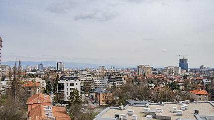 Панорамен четиристаен апартамент до Метростанция- Жулио Кюри