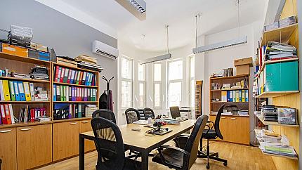 Просторен и светъл офис в центъра на София